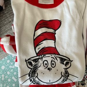 Hanna Anderson Dr Seuss PJs Long sleeved (130cm -8)